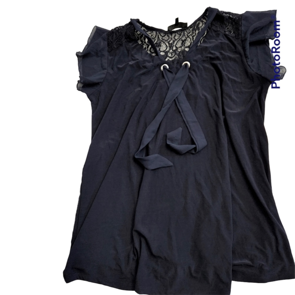 Tutta Bella Navy blue maternity top, lace on back size XL
